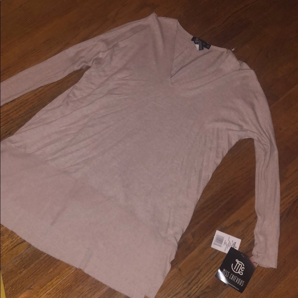 Cute vneck shirt